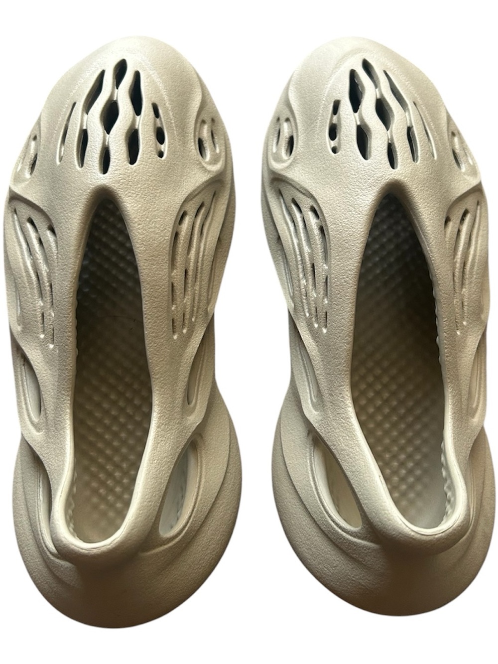 Yeezy Foam Runner Clog in Khaki Tan - Picture 2 of 5